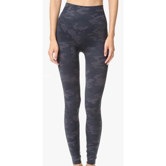 Spanx Leggings Black Camo Size Medium - Picture 1 of 7